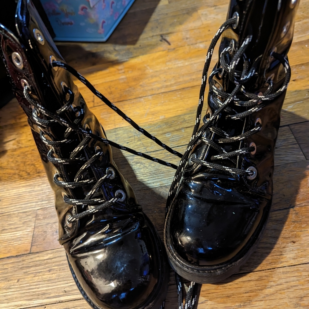 Women's boots combat style
